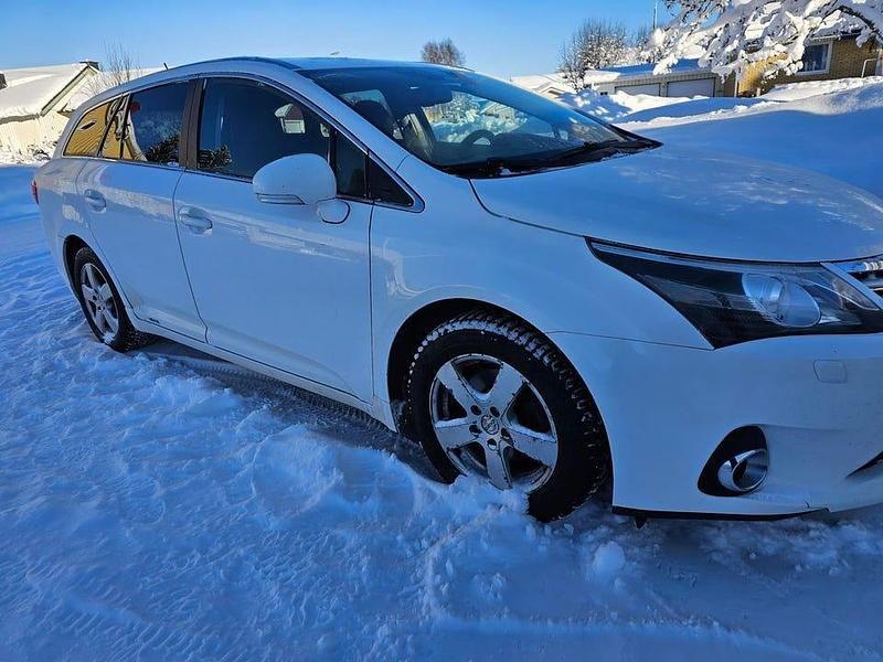 Begagnad Toyota Avensis 124 HK (91 kW) 2014 Kombi