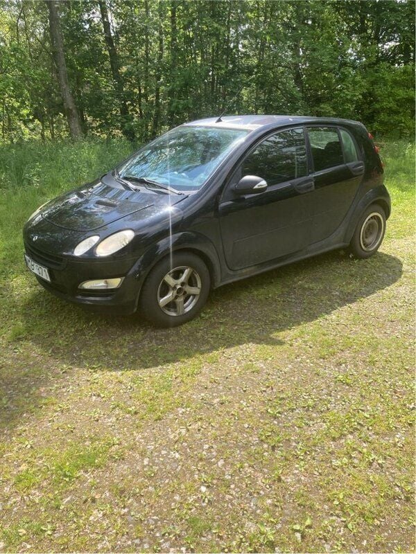 Svart Begagnad 2004 Smart ForFour Halvkombi | 15 000 kr - Bild 1/4