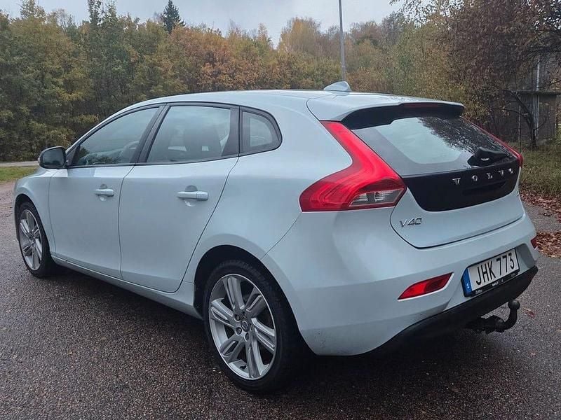 Begagnad Volvo V40 Kinetic 116 HK (85 kW) 2014 Ljusblå (blå) Kombi