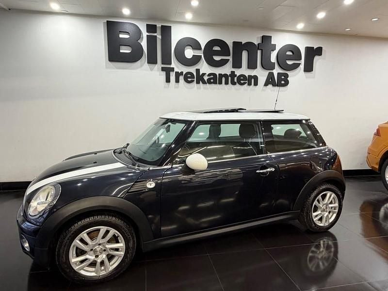 Svart Begagnad 2008 Mini Cooper D Pepper Halvkombi | 49 900 kr (Marknadspris) - Bild 1/4
