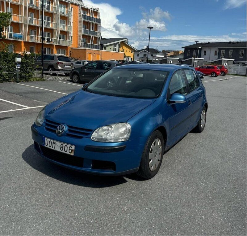 Blå Begagnad 2004 VW Golf IV Trendline Halvkombi | 19 900 kr (Marknadspris) - Bild 1/4