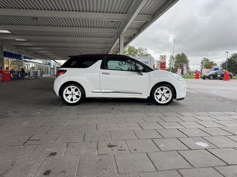 Vit Begagnad 2012 Citroën DS3 Halvkombi | 44 000 kr (Lite dyr) - Bild 1/4