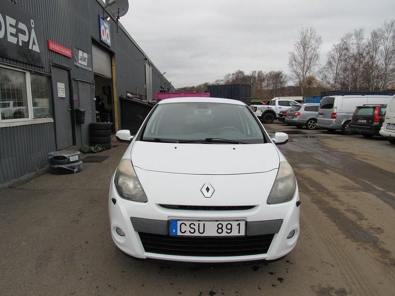 Begagnad Renault Clio R.S. 103 HK (75 kW) 2011 Vit Halvkombi