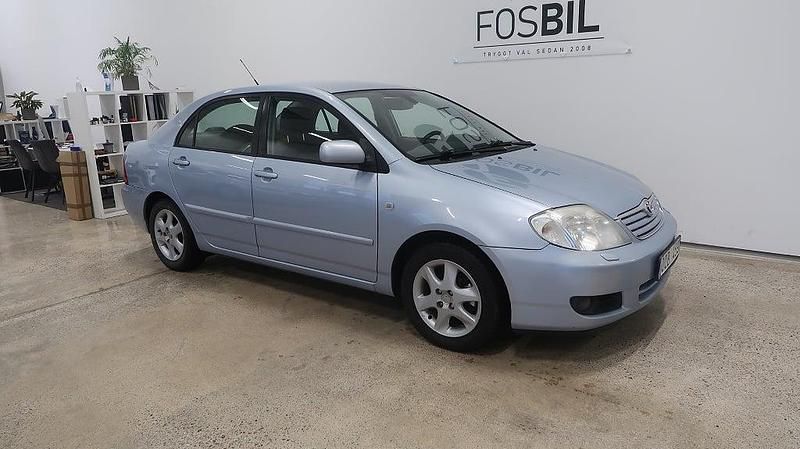 Ljusblå Begagnad 2006 Toyota Corolla Sedan | 49 900 kr (Marknadspris) - Bild 1/3