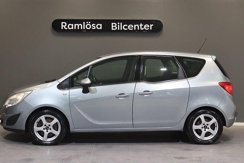 Grå Begagnad 2010 Opel Meriva Enjoy Minibuss | 39 900 kr (Marknadspris) - Bild 1/4