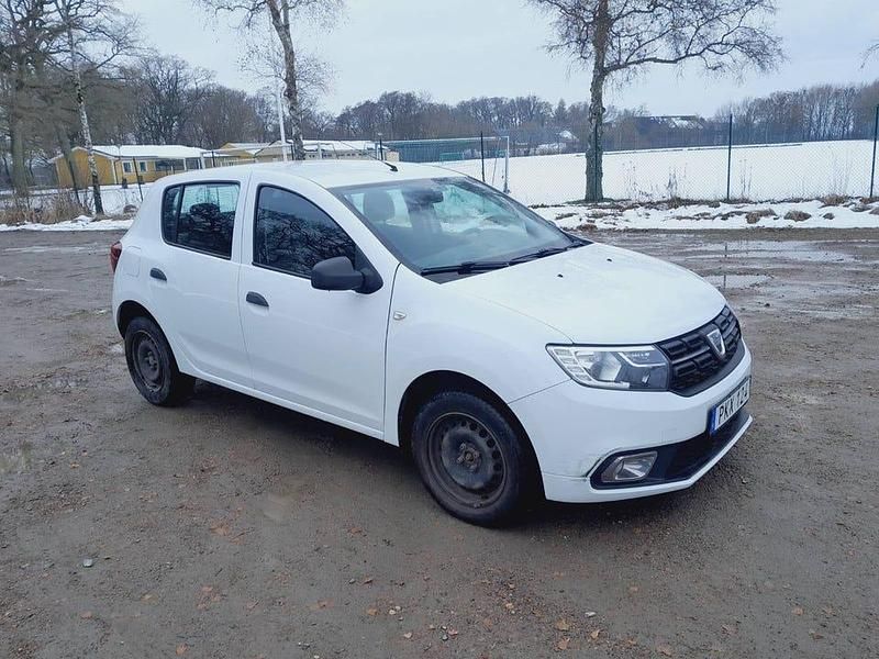 Begagnad 2017 Dacia Sandero Halvkombi | 37 500 kr (Bra pris) - Bild 1/4