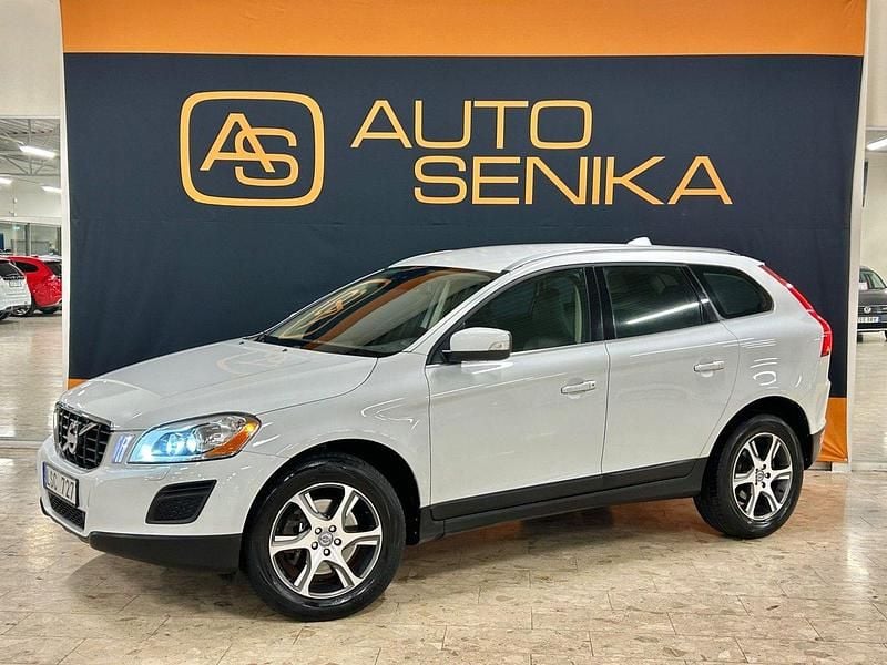 Vit Begagnad 2011 Volvo XC60 Summum SUV | 119 900 kr (Marknadspris) - Bild 1/4