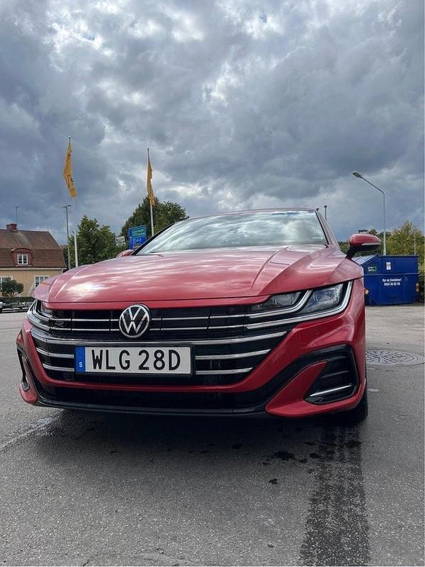 Röd Begagnad 2022 VW Arteon R Kombi | 279 000 kr (Marknadspris) - Bild 1/4