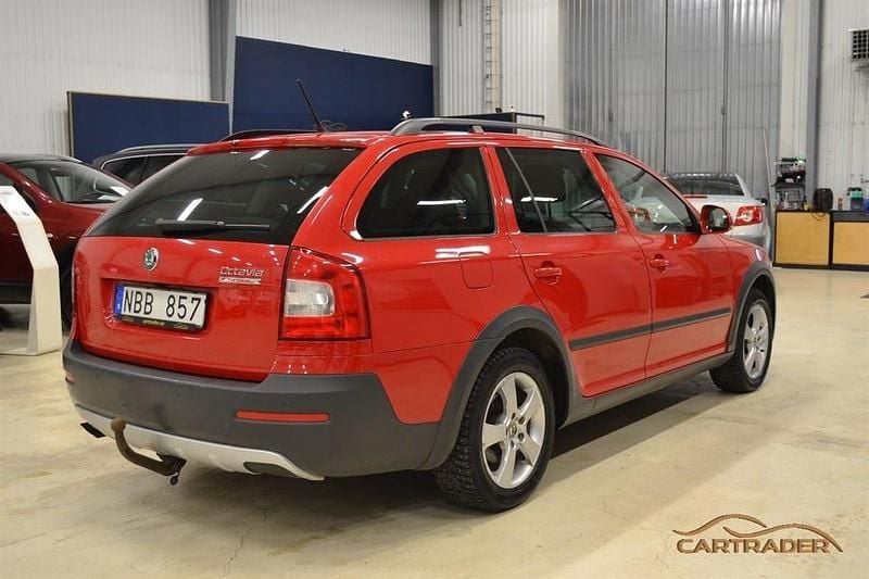 Begagnad Skoda Octavia Scout 140 HK (102 kW) 2013 Röd Kombi