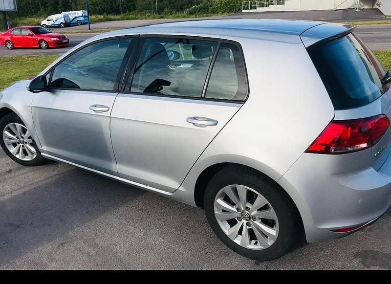 Silver Begagnad 2015 VW Golf VII Halvkombi | 59 000 kr (Superpris) - Bild 1/3
