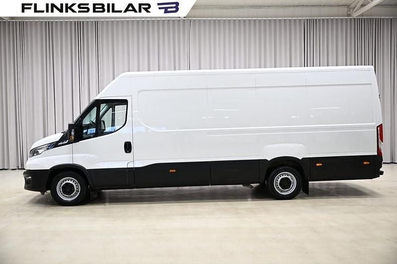 Vit Begagnad 2023 Iveco Daily Van | 378 750 kr (Superpris) - Bild 1/4