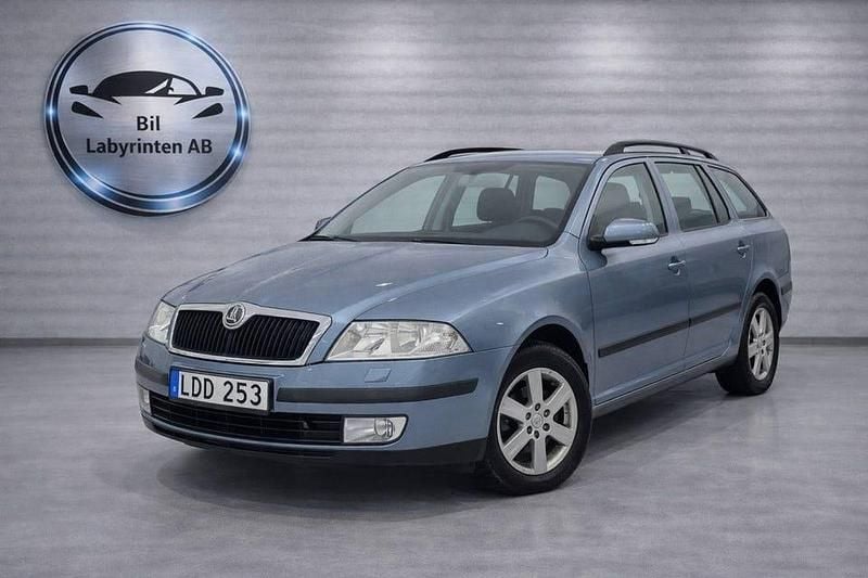 Ljusgrå Begagnad 2008 Skoda Octavia Kombi | 39 900 kr (Lite dyr) - Bild 1/4