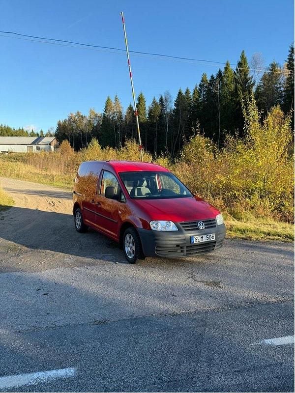 Röd Begagnad 2006 VW Caddy Minibuss | 40 000 kr (Marknadspris) - Bild 1/4