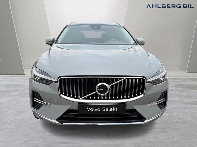 Begagnad Volvo XC60 Plus 355 HK (261 kW) 2024 Grå SUV