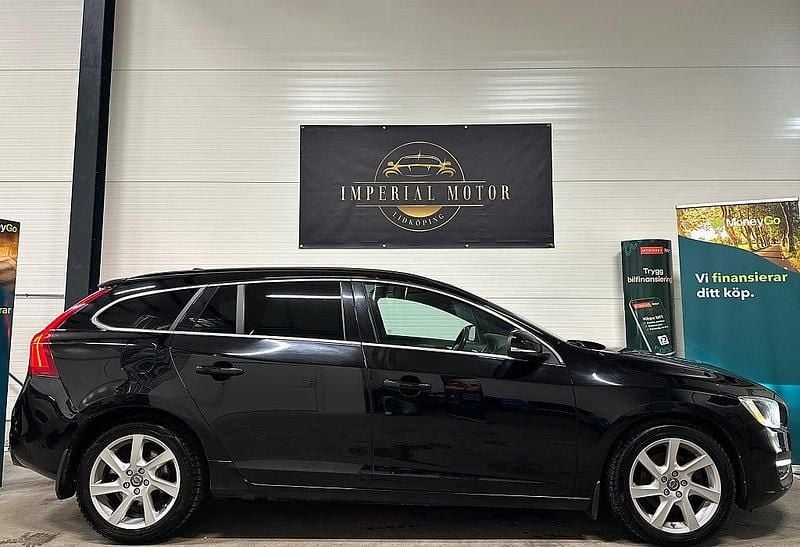 Begagnad Volvo V60 Momentum 181 HK (133 kW) 2014 Svart Kombi