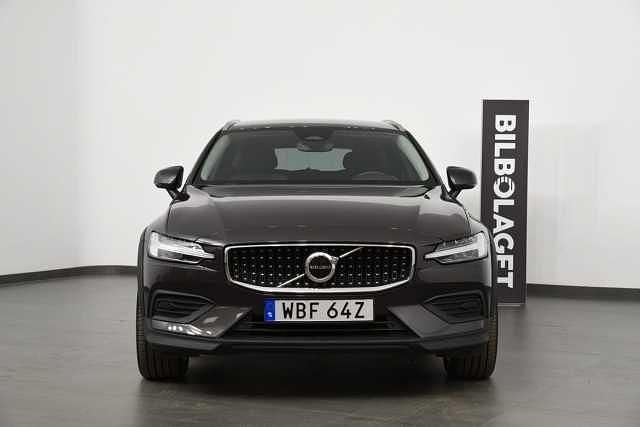 Begagnad Volvo V60 CC 250 HK (183 kW) 2024 Kombi