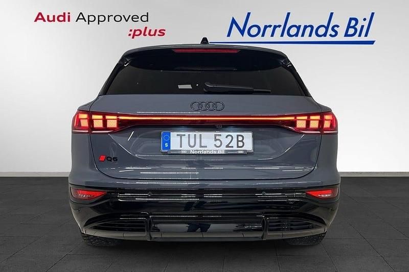 Begagnad Audi Q6 e-tron S-Line 285 kW (388 HK) 2024 Grå SUV