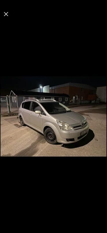 Begagnad 2006 Toyota Corolla Verso Minibuss | 30 000 kr (Lite dyr) - Bild 1/4