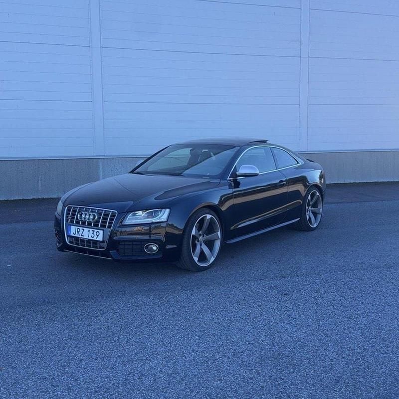 Svart Begagnad 2009 Audi S5 Sportkupé | 104 900 kr (Marknadspris) - Bild 1/4