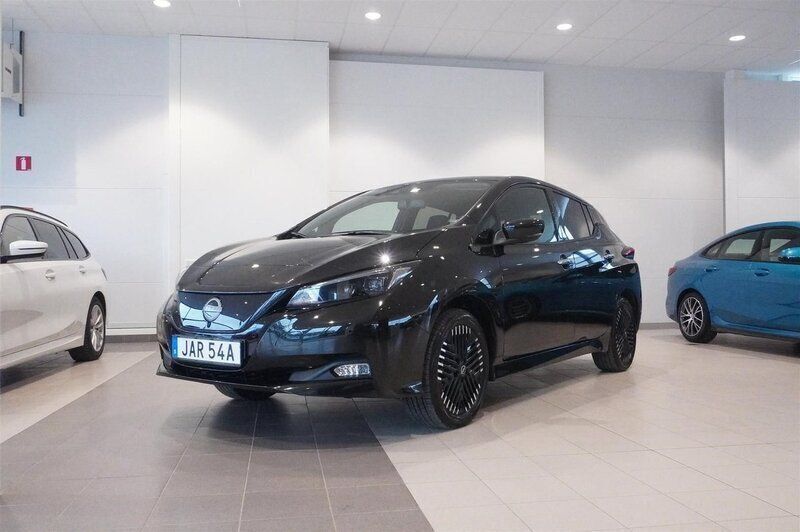 Svart Begagnad 2023 Nissan Leaf N-Connecta Halvkombi | 249 900 kr (Marknadspris) - Bild 1/4