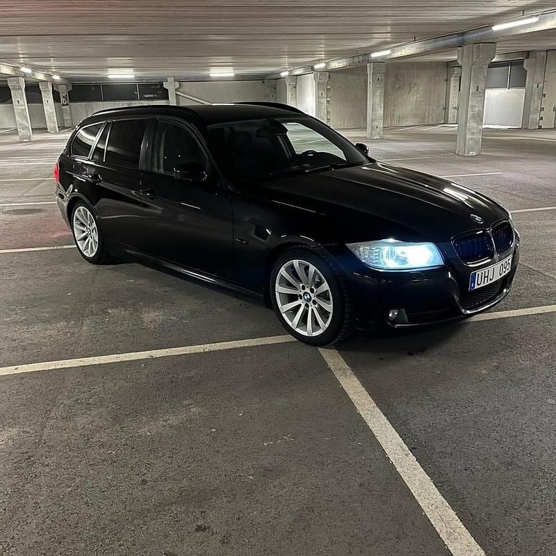 Begagnad BMW 320 184 HK (135 kW) 2011 Kombi