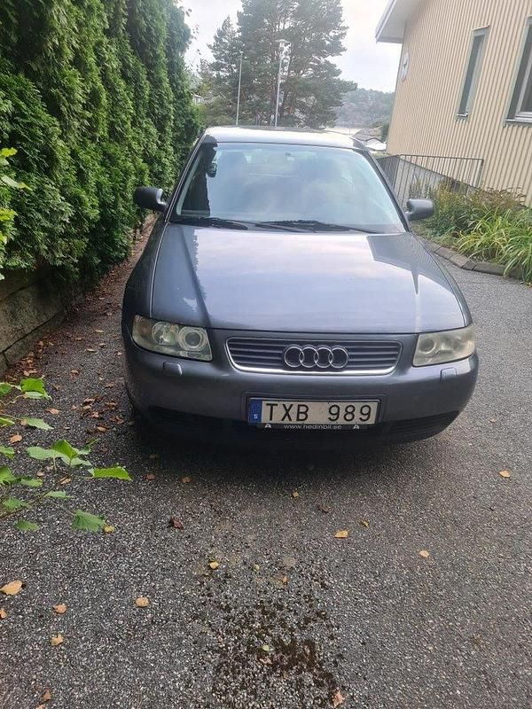 Grå Begagnad 2003 Audi A3 Attraction Halvkombi | 8 000 kr - Bild 1/4