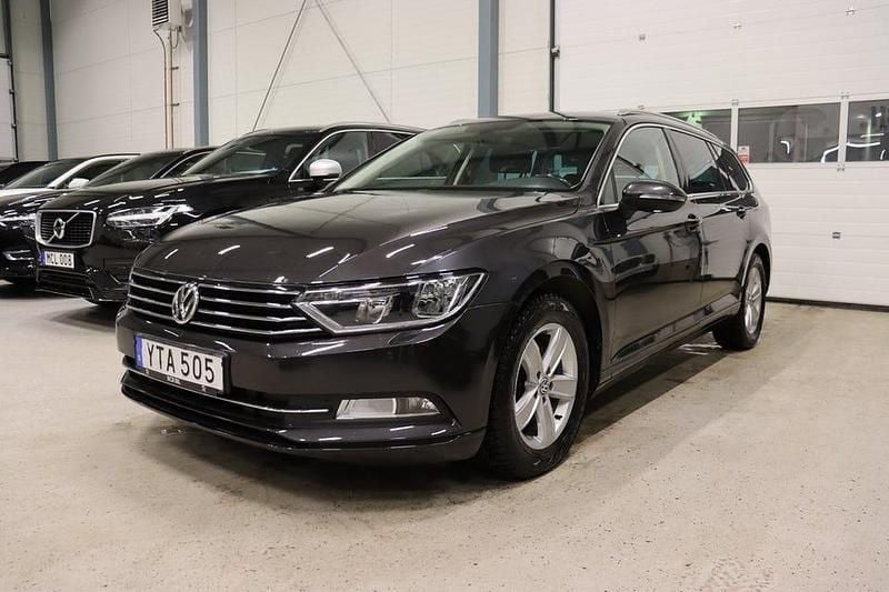 Mörkgrå Begagnad 2017 VW Passat Kombi | 189 900 kr (Bra pris) - Bild 1/4