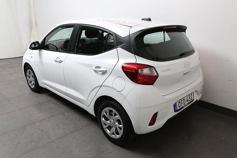 Begagnad Hyundai i10 Essential 67 HK (49 kW) 2023 Vit Halvkombi