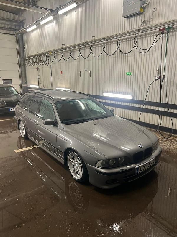 Begagnad 2004 BMW 525 Kombi | 44 900 kr (Dyr) - Bild 1/4