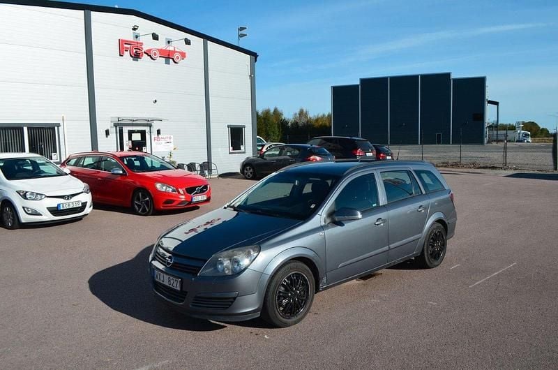 Grå Begagnad 2005 Opel Astra Kombi | 19 900 kr (Marknadspris) - Bild 1/4