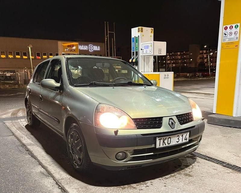 Begagnad 2002 Renault Clio II Halvkombi | 11 000 kr (Marknadspris) - Bild 1/4