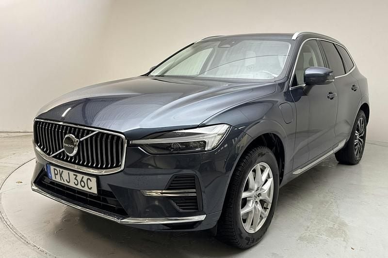 Mörkblå Begagnad 2022 Volvo XC60 Inscription SUV | 369 000 kr (Marknadspris) - Bild 1/4