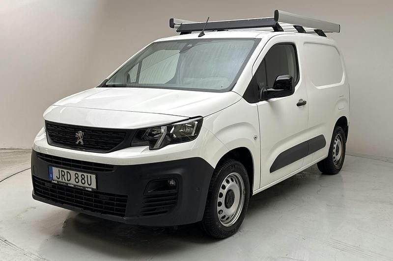 Vit Begagnad 2022 Peugeot Partner Minibuss | 159 000 kr (Superpris) - Bild 1/4