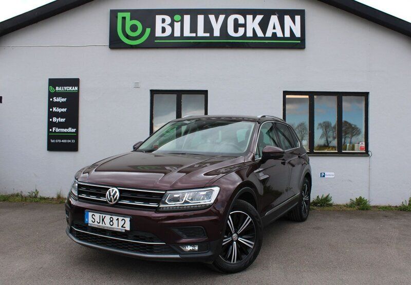 Mörkröd (röd) Begagnad 2018 VW Tiguan GT SUV | 259 900 kr (Marknadspris) - Bild 1/4