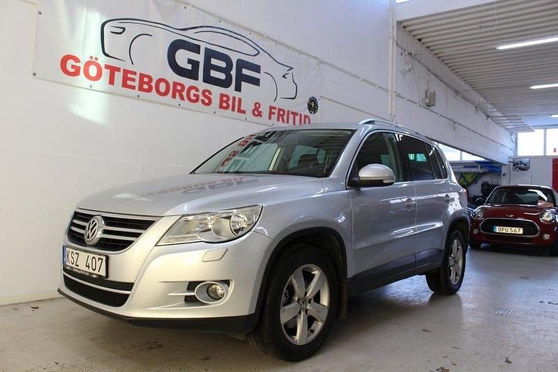 Grå Begagnad 2010 VW Tiguan Sportline SUV | 64 900 kr (Dyr) - Bild 1/3