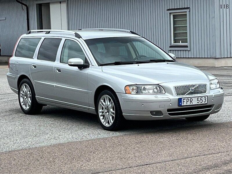 Silver Begagnad 2007 Volvo V70 Momentum Kombi | 49 900 kr (Lite dyr) - Bild 1/4