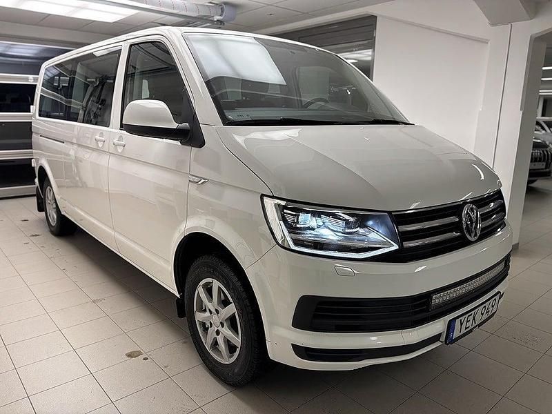 Candyvit Begagnad 2016 VW Caravelle Minibuss | 219 000 kr (Marknadspris) - Bild 1/4