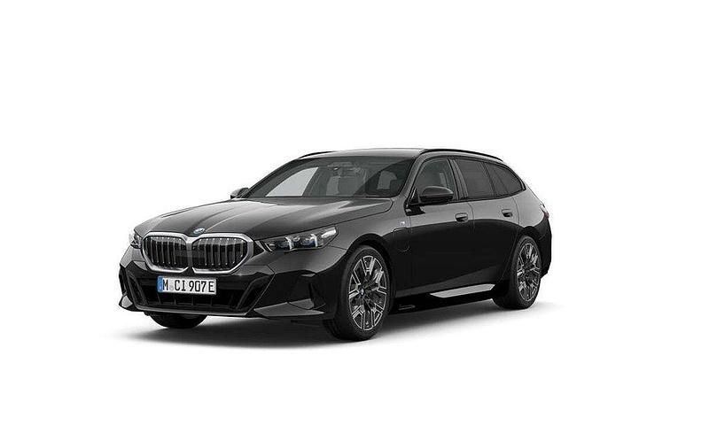 Svart Ny 2025 BMW 530e M Sport Kombi | 796 000 kr (Dyr) - Bild 1/2