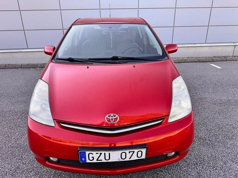 Mörkröd Begagnad 2008 Toyota Prius Halvkombi | 59 900 kr (Marknadspris) - Bild 1/4