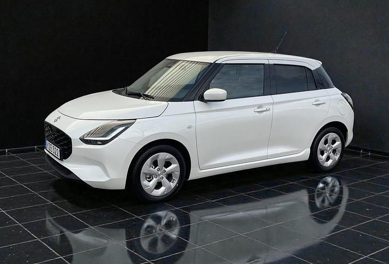 Begagnad Suzuki Swift 83 HK (61 kW) 2024 Vit Halvkombi