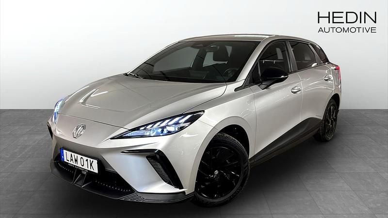 Grå (grey) Begagnad 2023 MG MG4 EV Halvkombi | 259 900 kr (Marknadspris) - Bild 1/4