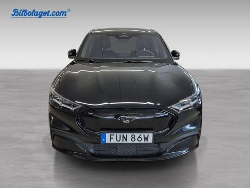 Svart Begagnad 2021 Ford Mustang Mach-E Standard Range SUV | 399 500 kr (Lite dyr) - Bild 1/4