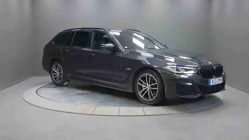 Grå Begagnad 2022 BMW 530e Kombi | 399 000 kr - Bild 1/1
