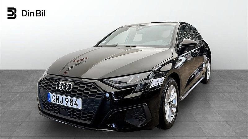 Svart (brilliantsvart) Begagnad 2022 Audi A3 Sportback Proline Halvkombi | 244 000 kr (Marknadspris) - Bild 1/4