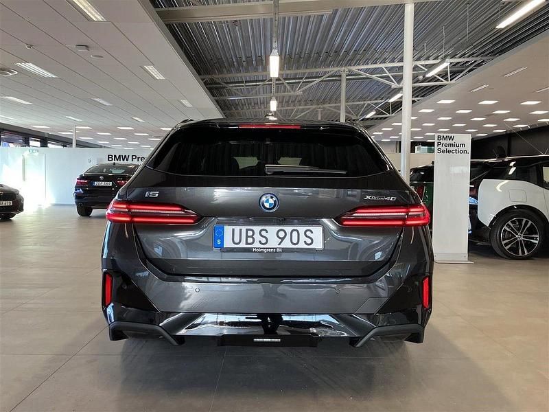 Begagnad BMW i5 Efficient Dynamics 442 kW (601 HK) 2024 Grå/silver Sedan