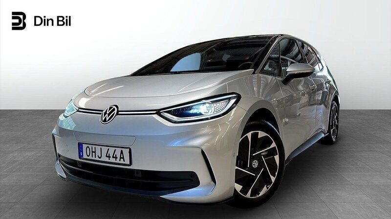 Silver Begagnad 2024 VW ID.3 Pro Performance Halvkombi | 384 900 kr (Dyr) - Bild 1/3