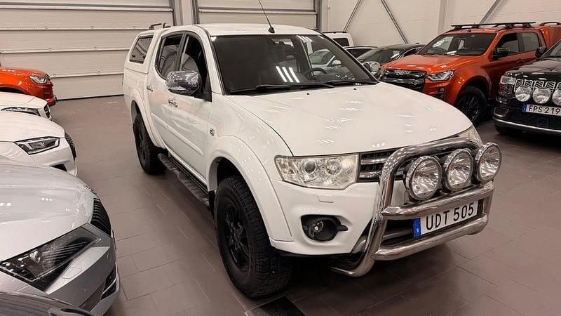 Vit Begagnad 2015 Mitsubishi L200 Pickup | 159 900 kr (Marknadspris) - Bild 1/4