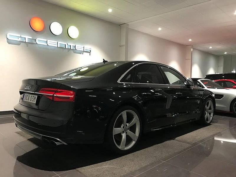 Begagnad Audi S8 520 HK (382 kW) 2015 Svart Sedan
