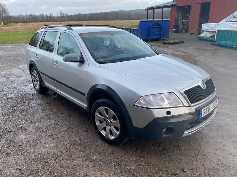 Begagnad 2008 Skoda Octavia Scout Kombi | 22 000 kr (Marknadspris) - Bild 1/4