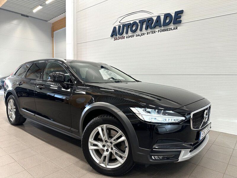 Svart Begagnad 2019 Volvo V90 CC SE Kombi | 289 900 kr (Marknadspris) - Bild 1/4